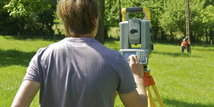 services Géomètre - Géomètres sur le terrain